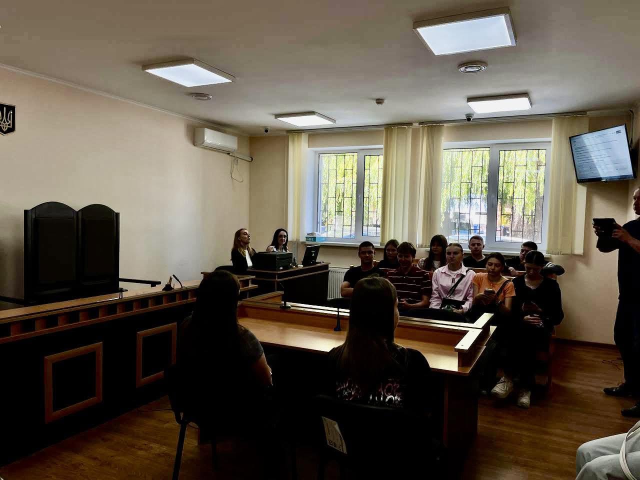 Знайомство з правосуддям: майбутні правоохоронці відвідали Хмельницький окружний адміністративний суд